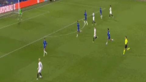 “传奇后卫解密：哈兰德欲攀登梅罗巅峰，征程挑战重重如迷宫！”